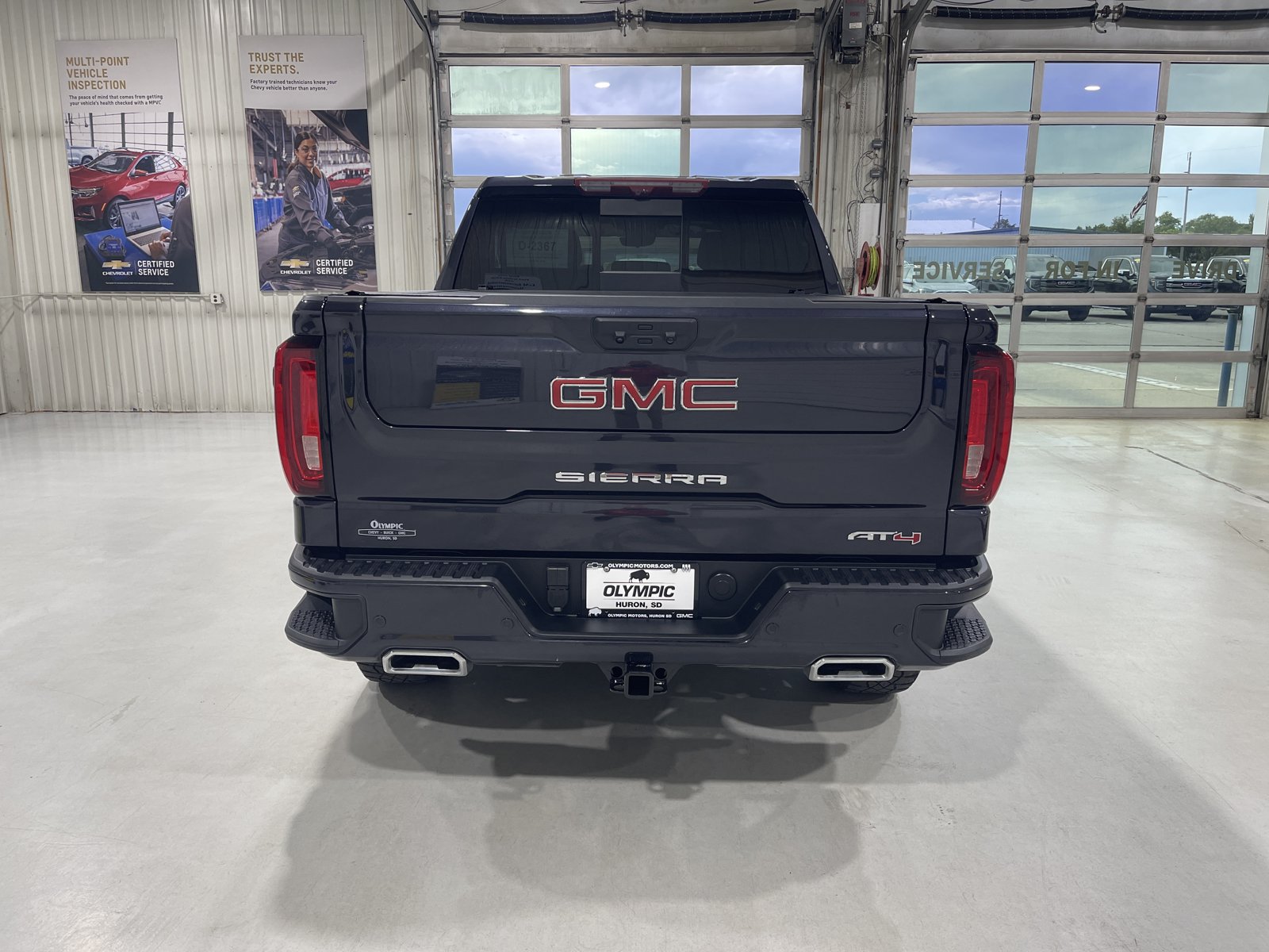 Used 2024 GMC Sierra 1500 AT4 w/ Technology Package AWD/4WD image 7