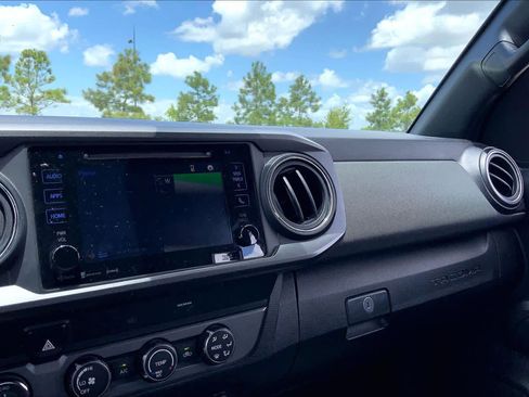 Used 2019 Toyota Tacoma TRD Sport w/ Technology Package AWD/4WD image 35