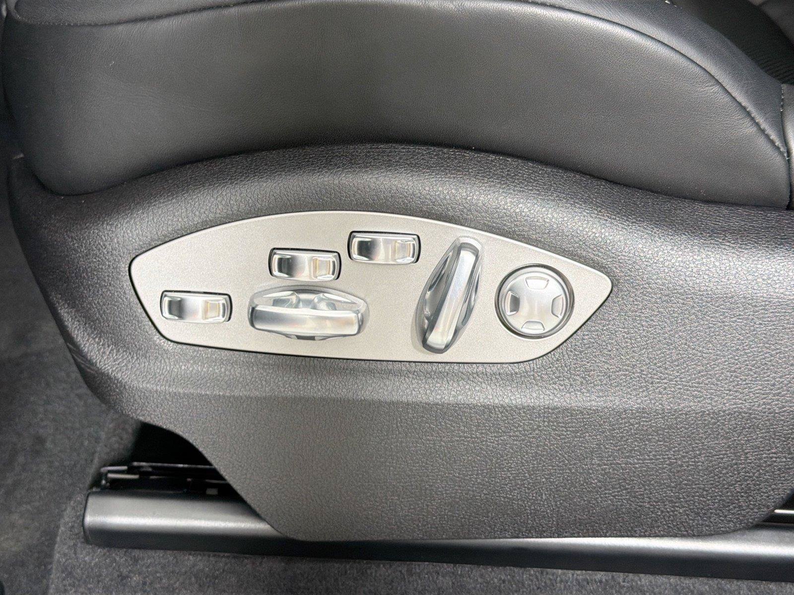 Certified 2025 Porsche Macan S AWD/4WD image 32