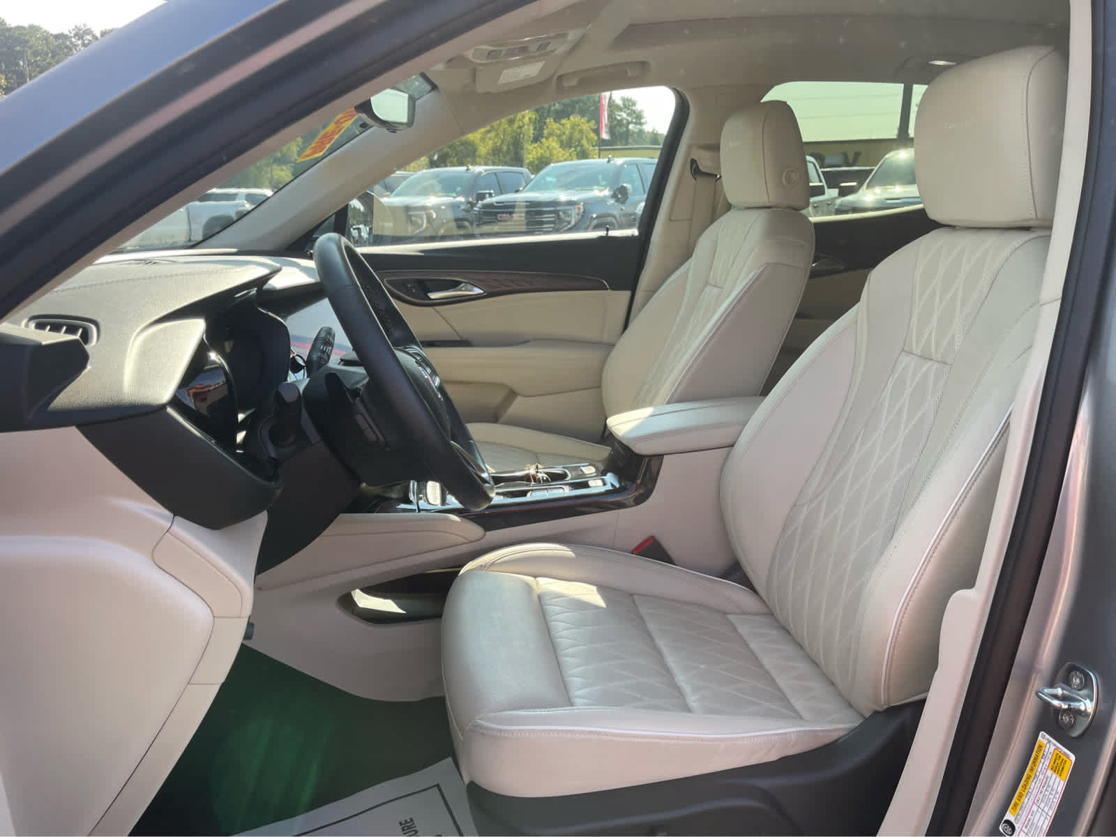 Used 2023 Buick Envision Avenir AWD/4WD image 12