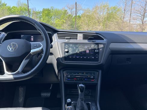 Certified 2023 Volkswagen Tiguan SE w/ Panoramic Sunroof Package image 26