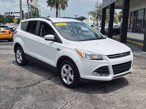 Used 2016 Ford Escape SE w/ Equipment Group 201A FWD image 3