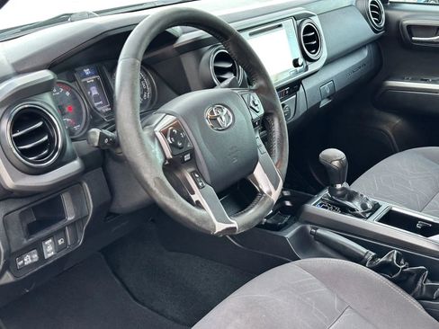 Used 2019 Toyota Tacoma SR5 AWD/4WD image 10