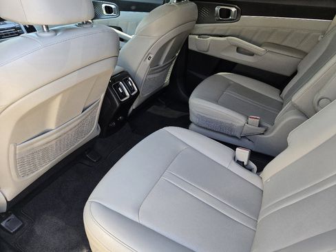 Certified 2022 Kia Sorento SX image 30