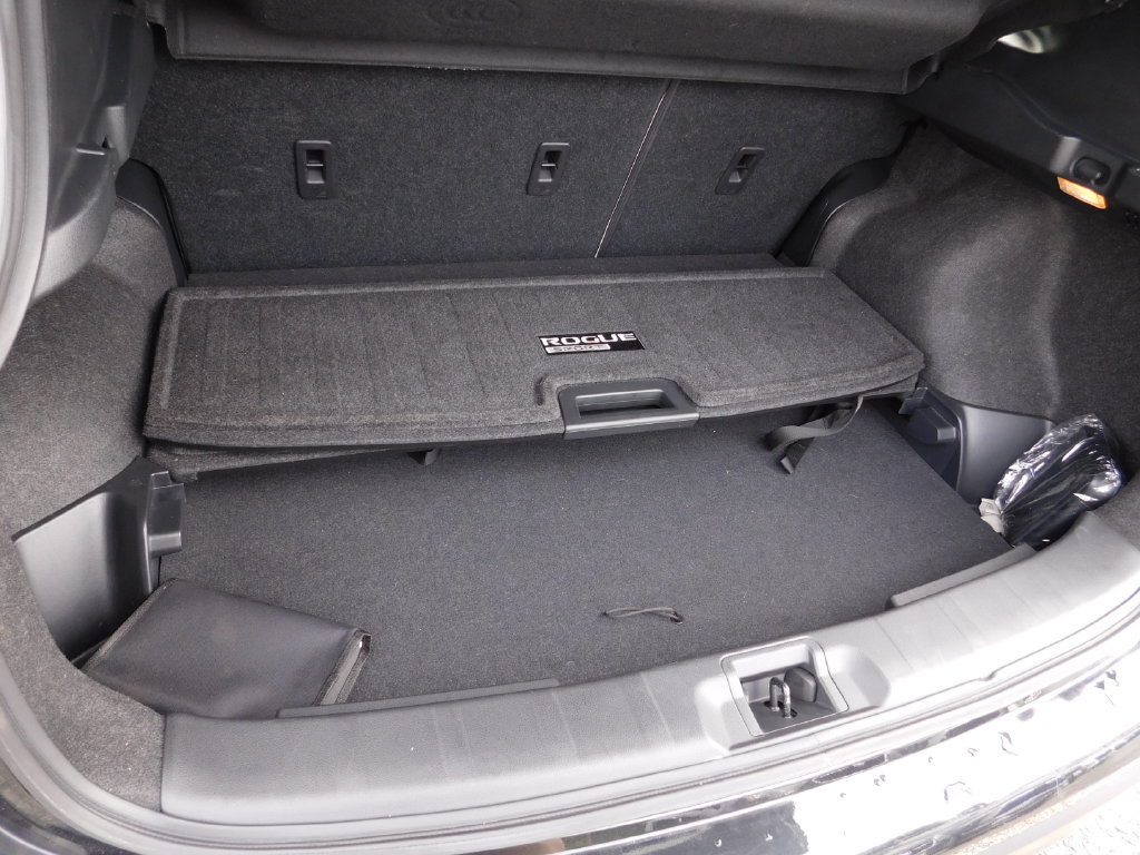 Used 2021 Nissan Rogue Sport SL FWD image 12