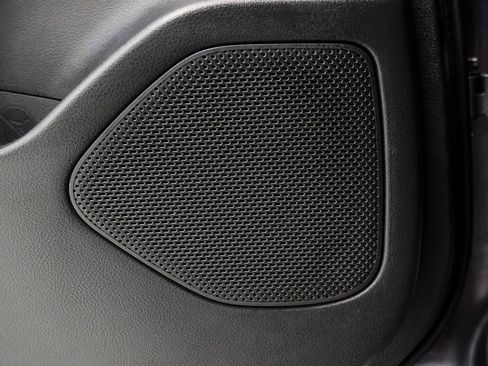 Used 2023 Nissan Rogue S image 8