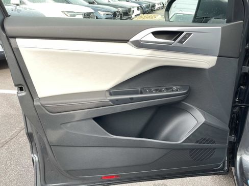New 2026 Volkswagen Taos SE FWD image 15