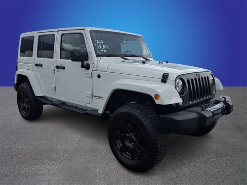 Used 2014 Jeep Wrangler Unlimited Sahara image 3