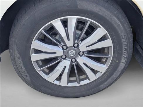 Used 2017 Nissan Pathfinder SL w/ SL Tech Package AWD/4WD image 16