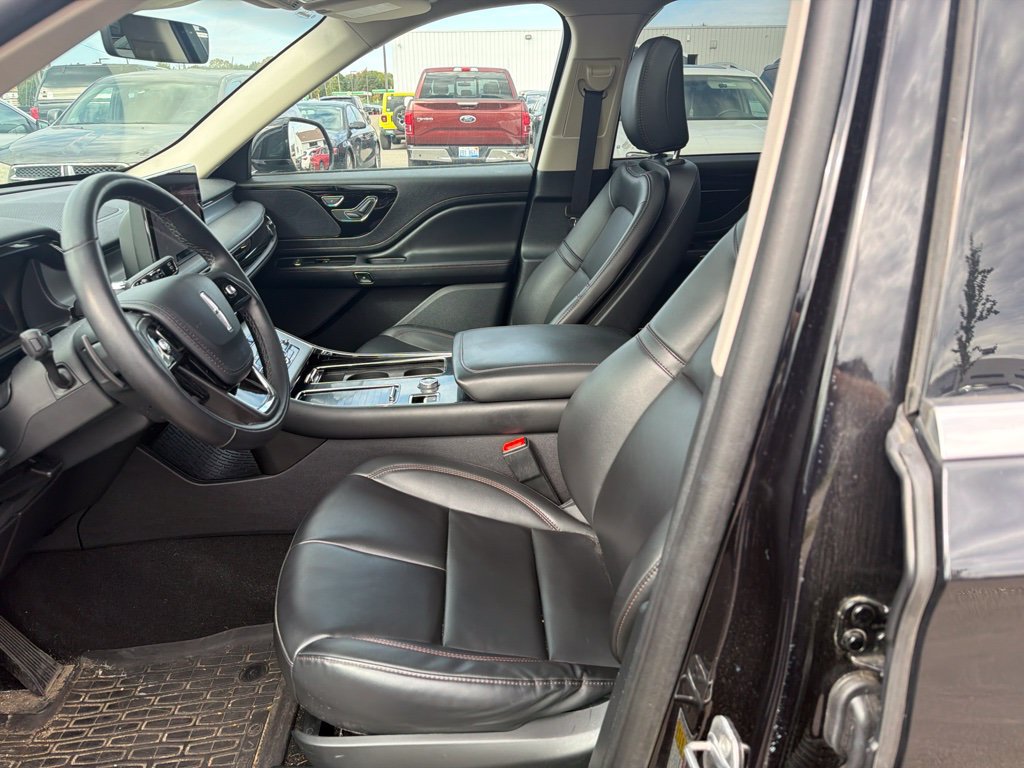 Used 2024 Lincoln Aviator AWD w/ Premium Package image 10