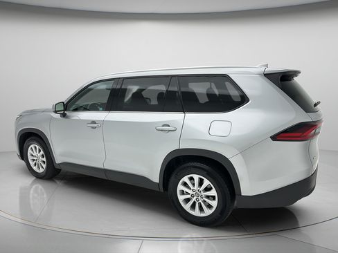 Used 2025 Toyota Grand Highlander AWD image 4