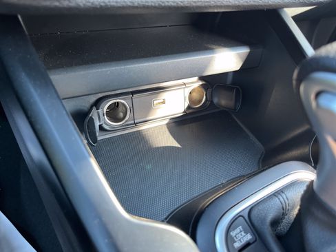 Used 2025 Kia Soul LX w/ LX Technology Package FWD image 23