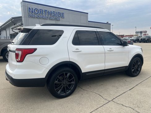 Used 2017 Ford Explorer XLT w/ Equipment Group 202A FWD image 5