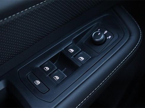 New 2026 Volkswagen Atlas Cross Sport SE image 17