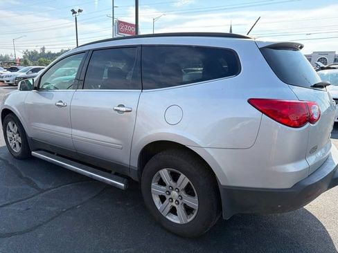 Used 2011 Chevrolet Traverse LT FWD image 6