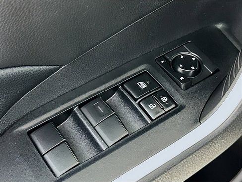 Used 2021 Toyota RAV4 XLE image 18