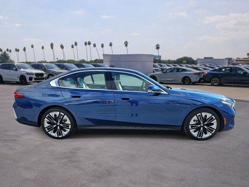 Used 2024 BMW 530i w/ Premium Package image 4
