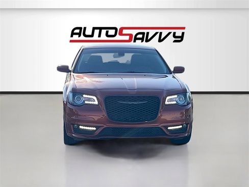 Used 2021 Chrysler 300 Touring L image 2