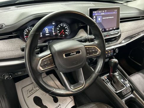 Used 2022 Jeep Compass Latitude w/ Sun and Sound Group AWD/4WD image 4