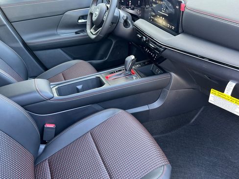 New 2025 Nissan Kicks SR image 13