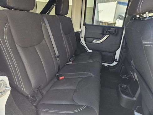 Used 2014 Jeep Wrangler Unlimited Sahara w/ Connectivity Group AWD/4WD image 33