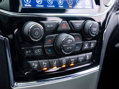 Used 2020 Jeep Grand Cherokee Overland image 28