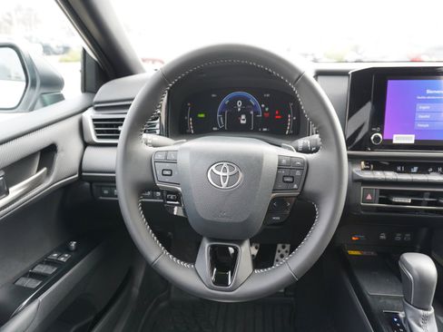 Used 2026 Toyota Camry Hybrid image 14