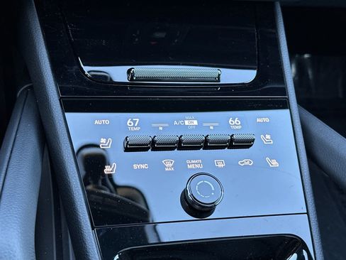 Certified 2025 Porsche Cayenne Coupe AWD/4WD image 23