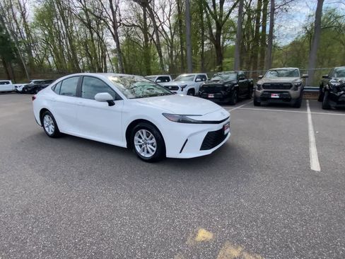 Used 2025 Toyota Camry LE image 5