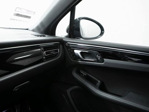 Certified 2023 Porsche Macan image 24