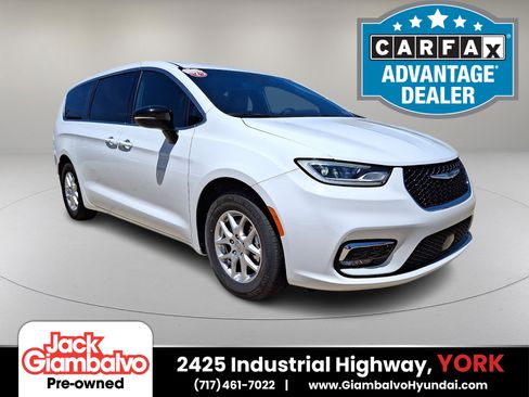 Used 2025 Chrysler Pacifica Select FWD image 1