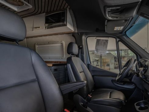 Used 2023 Mercedes-Benz Sprinter 2500 image 32