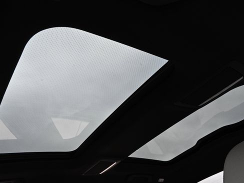 Used 2022 BMW 750i xDrive w/ Executive Package image 26