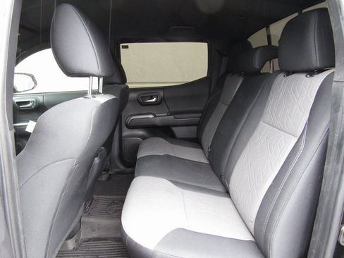 Certified 2023 Toyota Tacoma TRD Off-Road image 18