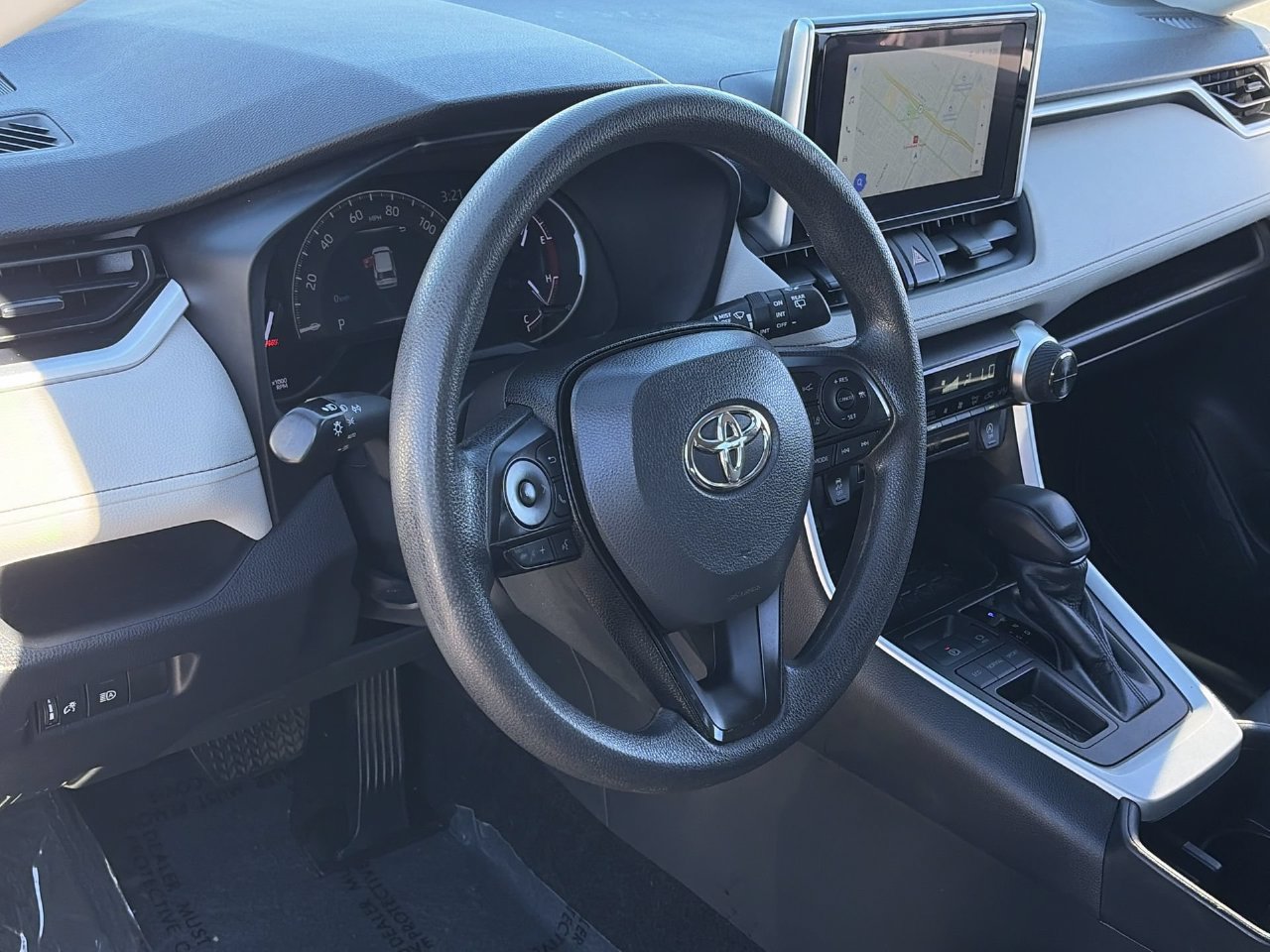 Used 2023 Toyota RAV4 XLE FWD image 17