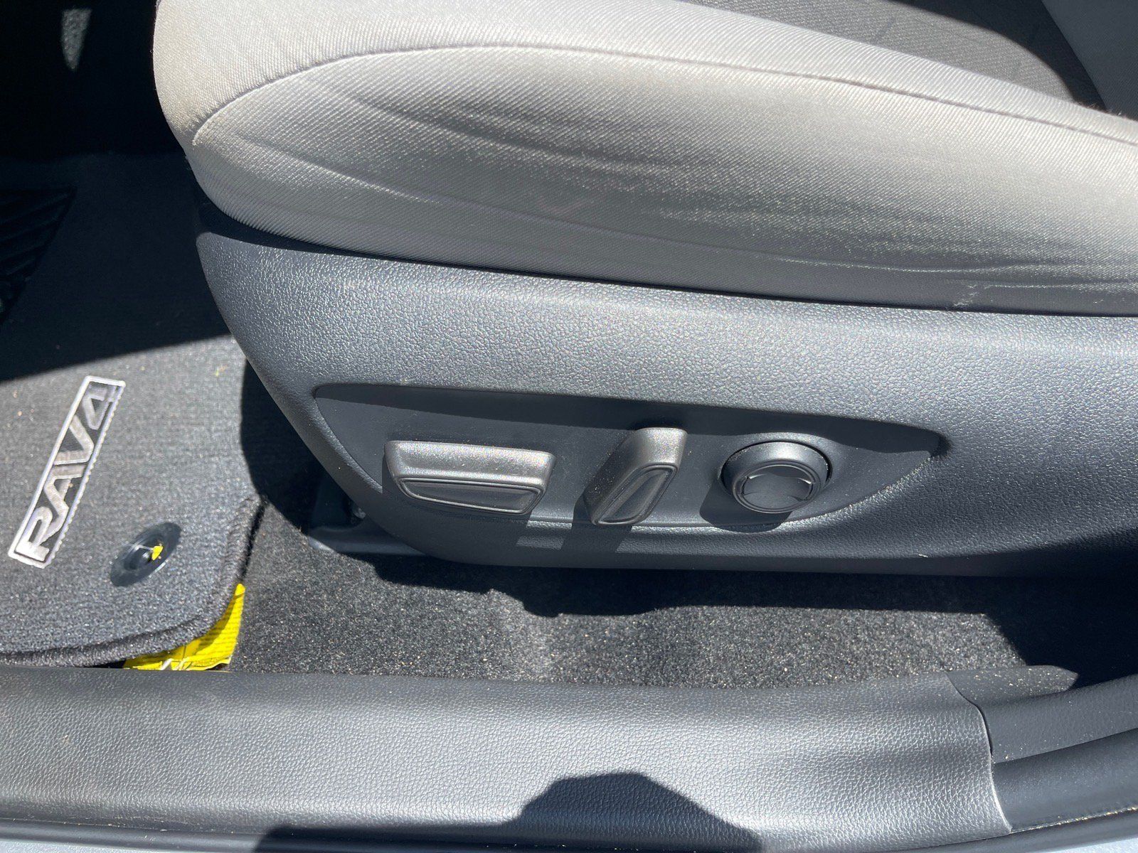 Used 2025 Toyota RAV4 XLE w/ Convenience Package FWD image 9