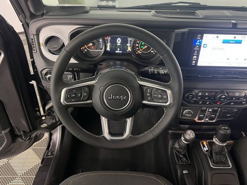 Certified 2025 Jeep Wrangler Sahara image 18