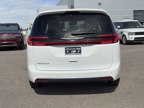 Used 2024 Chrysler Pacifica Touring-L image 6