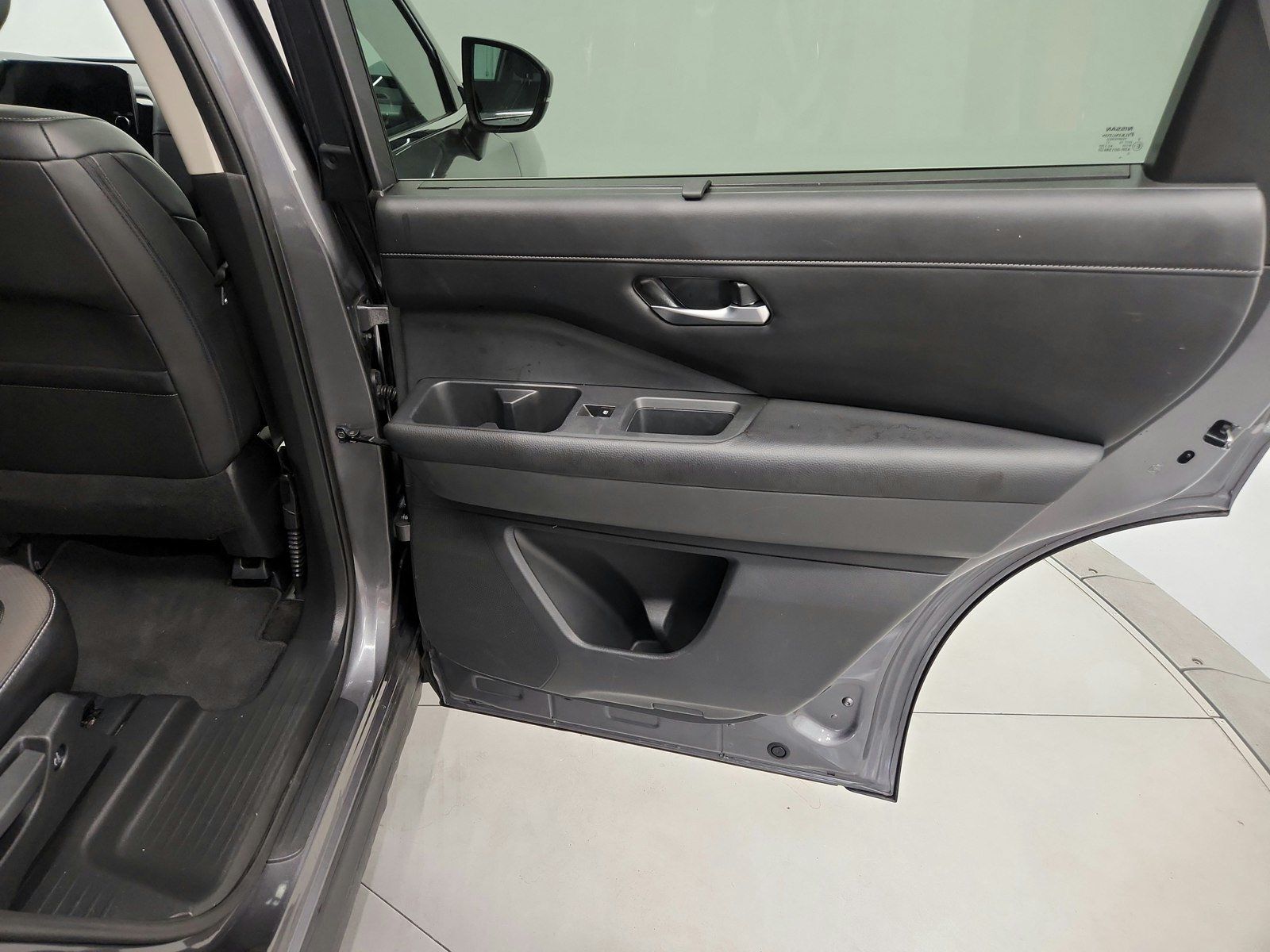 Used 2024 Nissan Pathfinder SL FWD image 33