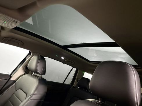 Used 2025 Volkswagen Atlas SEL image 37