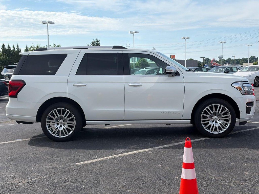 Used 2024 Ford Expedition Platinum AWD/4WD image 4