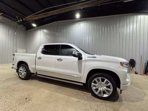 Used 2025 Chevrolet Silverado 1500 High Country AWD/4WD image 5