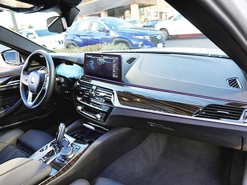 Used 2023 BMW 530e w/ M Sport Package image 11