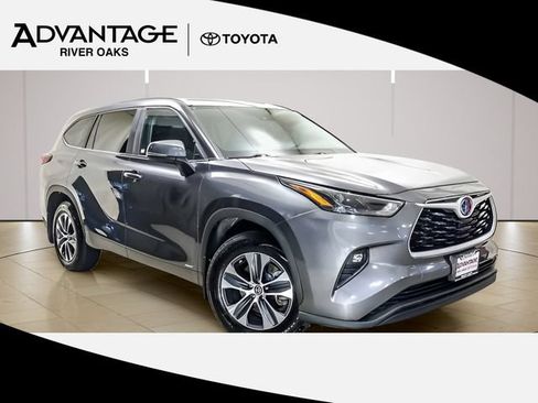Used 2023 Toyota Highlander XLE AWD/4WD image 1