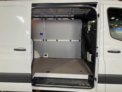 Used 2025 Mercedes-Benz Sprinter 2500 image 12