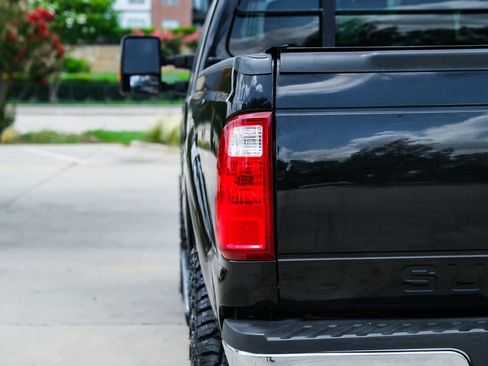 Used 2015 Ford F250 XLT w/ XLT Premium Package AWD/4WD image 19