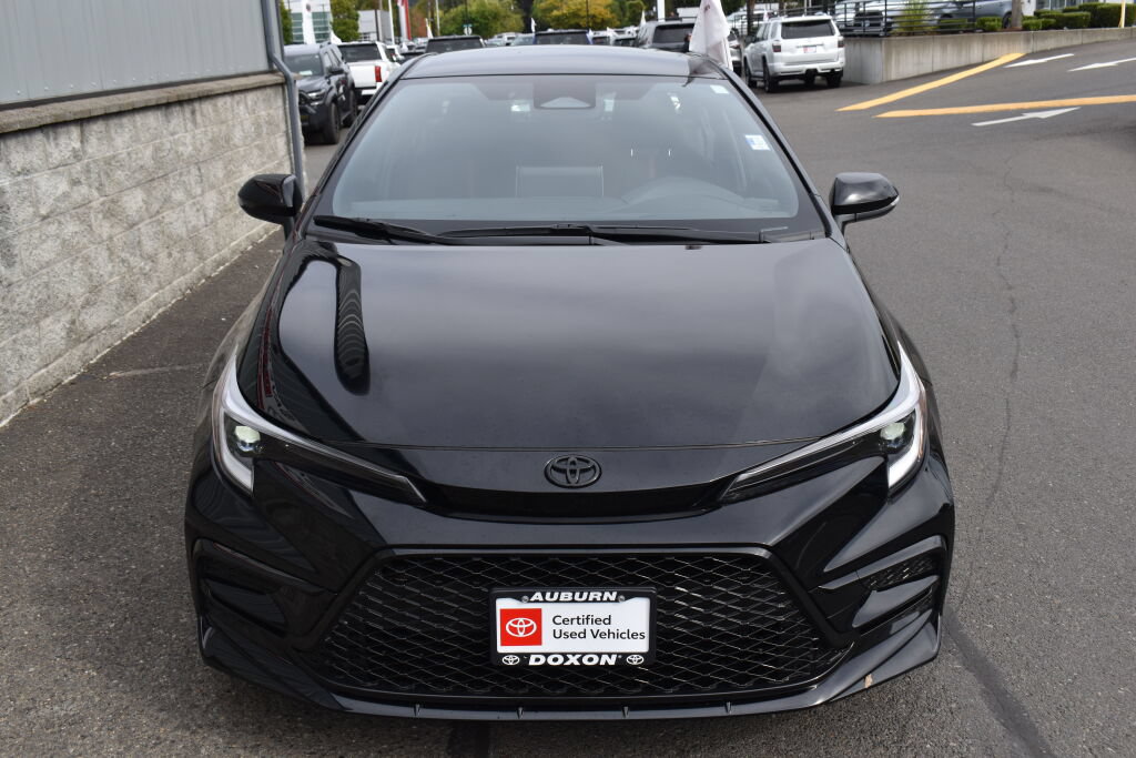 Used 2026 Toyota Corolla SE FWD image 2