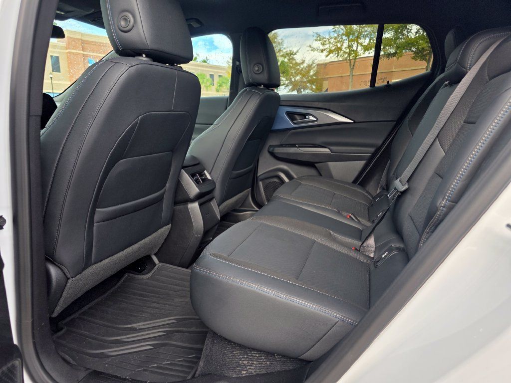 Certified 2024 Chevrolet Equinox EV LT FWD image 30