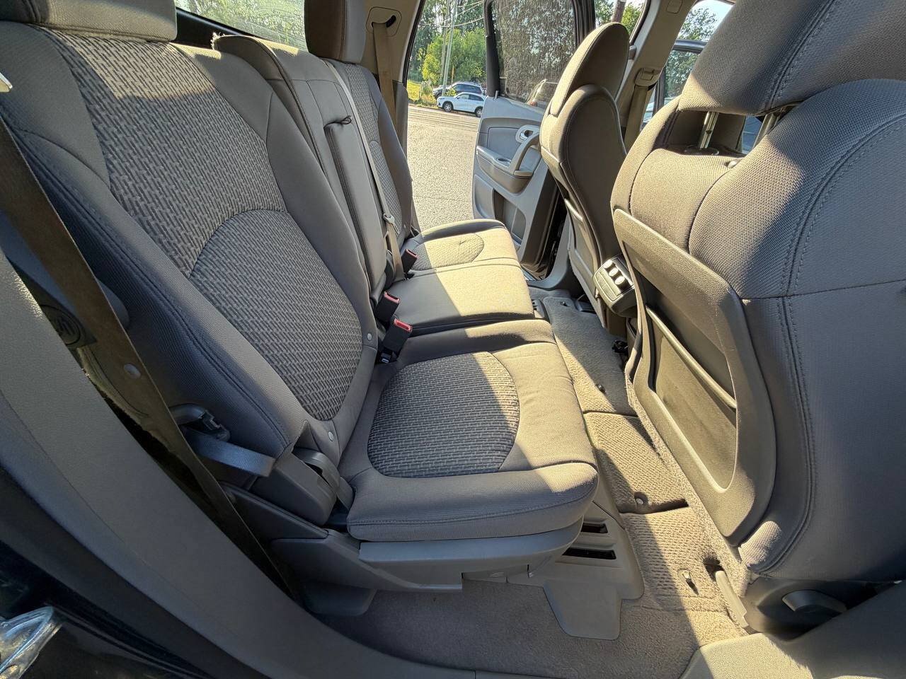 Used 2011 Chevrolet Traverse LS FWD image 21