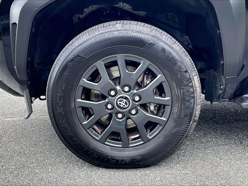 Used 2025 Toyota 4Runner SR5 AWD/4WD image 7